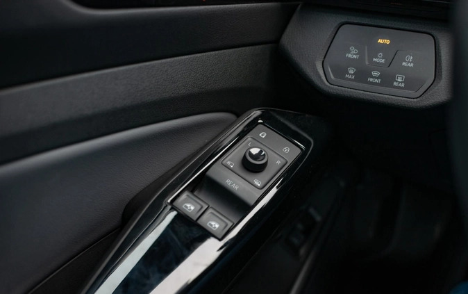 Volkswagen ID.4 cena 189900 przebieg: 17265, rok produkcji 2023 z Węgrów małe 326